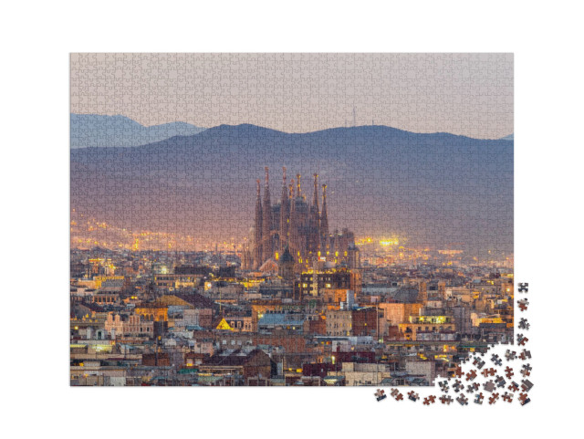 puzzle 2000 dílků „Barcelona a chrám Sagrada Familia za soumraku, Španělsko“