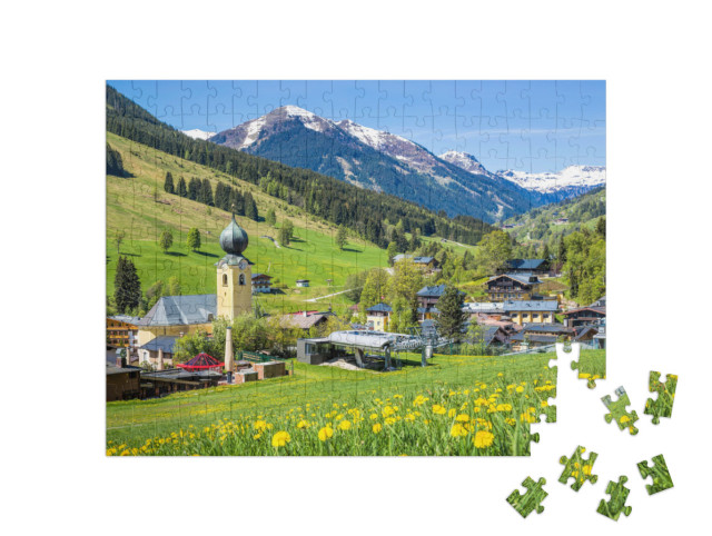 puzzle 200 dílků „Pohled na obec Saalbach v létě, Rakousko“
