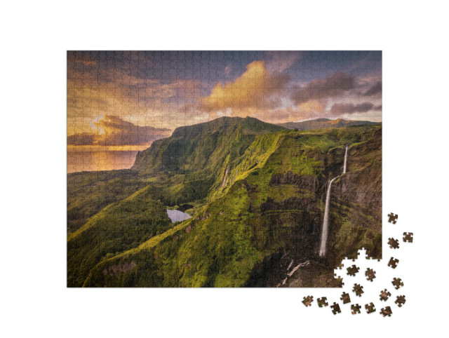 puzzle 1000 dílků „Vodopád na ostrově Flores, Azory, Portugalsko“