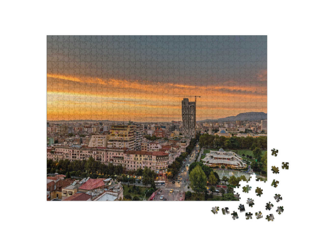 puzzle 1000 dílků „Západ slunce nad Tiranou, hlavním městem Albánie“