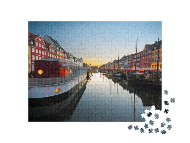 puzzle 1000 dílků „Lodě v Nyhavnu při západu slunce, Kodaň, Dánsko“