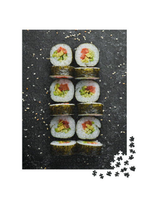 puzzle 1000 dílků „Domácí vegetariánské sushi s avokádem a rajčaty“