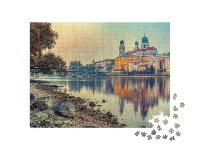 puzzle 1000 dílků „Pasov za podzimního večera, Bavorsko, Německo“