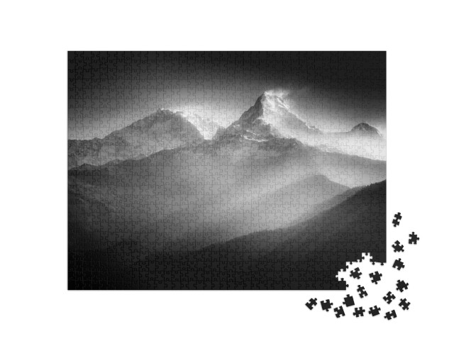 puzzle 1000 dílků „Majestátní pohoří Annapurna, černobíle“