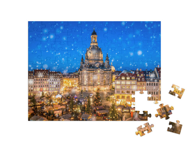 puzzle 100 dílků „Vánoční trh před kostelem Frauenkirche na Neumarktu, Drážďany, Německo“