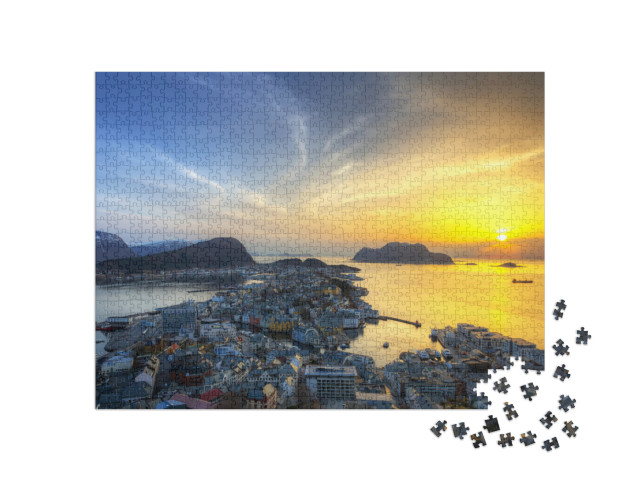 puzzle 1000 dílků „Krajina města Alesund při západu slunce, Norsko“