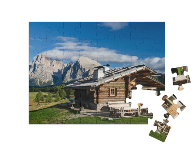 puzzle 48 dílků „Chata na Seiser Alm s Plattkofelem a Langkofelem, Jižní Tyrolsko“