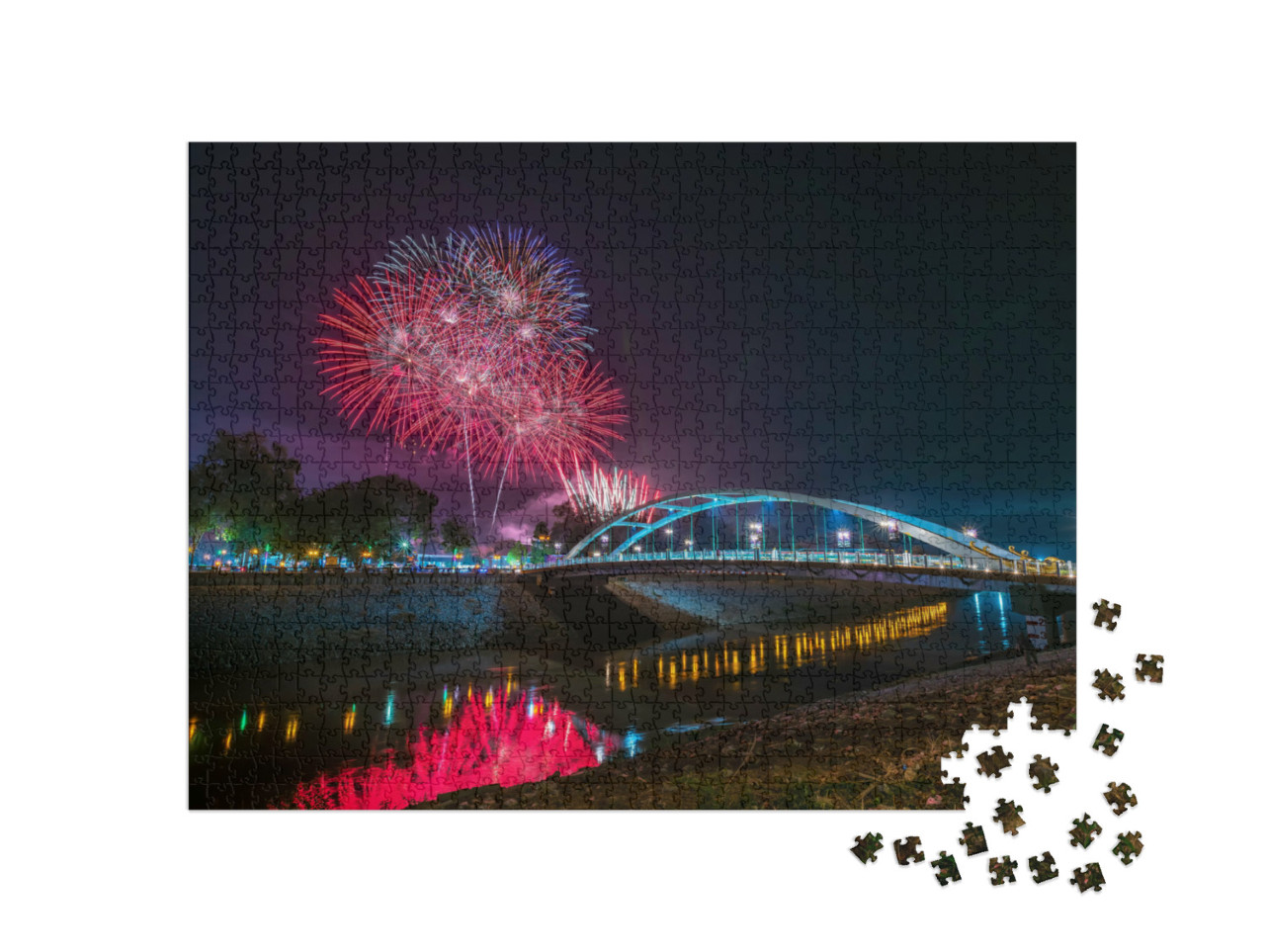 puzzle 1000 dílků „Krásný ohňostroj a světlo Chan Palace Bridge nad N...“