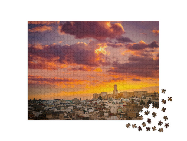 puzzle 1000 dílků „Východ slunce nad medinou a hradem Kasbah v Sousse, Tunisko“