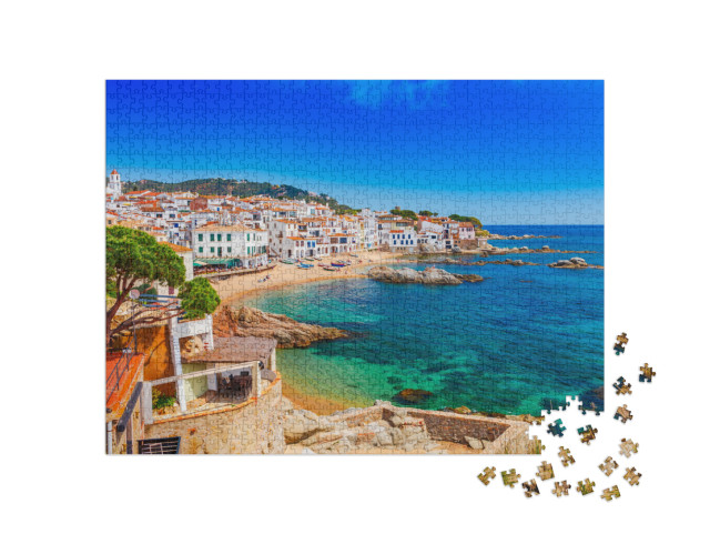 puzzle 1000 dílků „Malebná rybářská vesnice na pobřeží Costa Brava, Katalánsko, Španělsko“