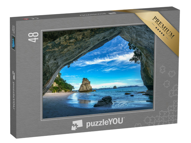 puzzle 48 dílků „Pohled z jeskyně na pláži Cathedral Cove, Coromandel, Nový Zéland“