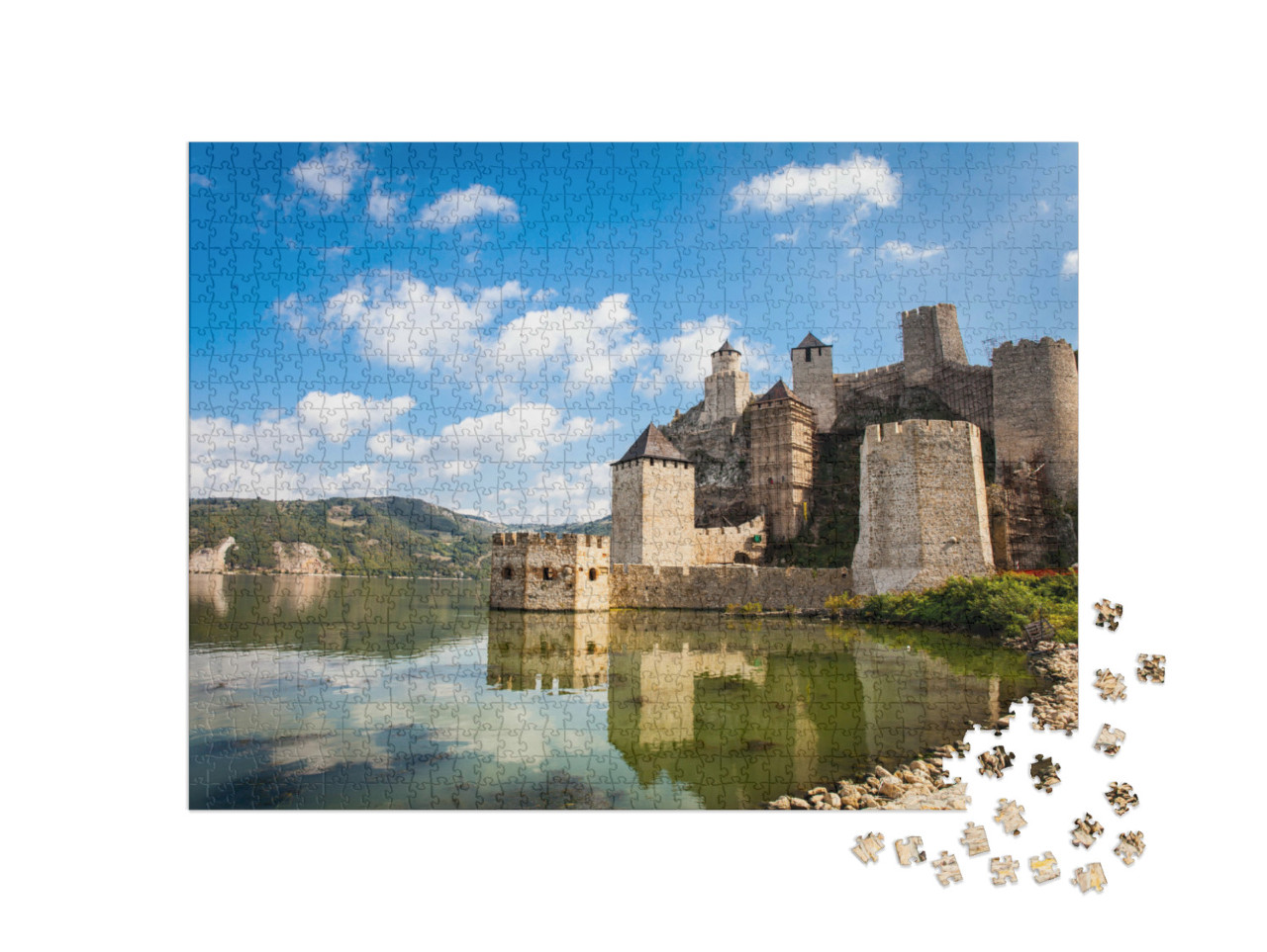 puzzle 1000 dílků „Středověká pevnost v Golubci, Srbsko“