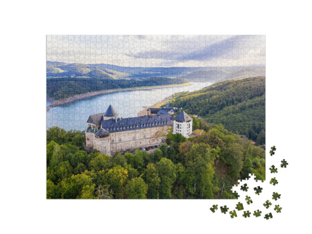 puzzle 1000 dílků „Edersee, zámek Waldeck, Hesensko, Německo“