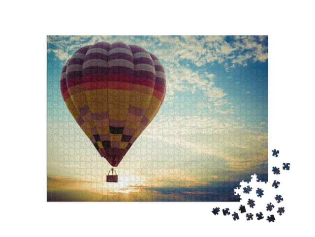 puzzle 1000 dílků „Barevný horkovzdušný balón na cestě k západu slunce“