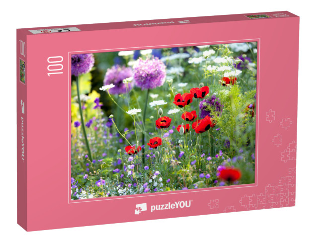 puzzle 100 dílků „Sluncem zalitá zahrada s divokými květinami“