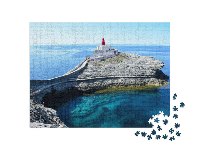 puzzle 1000 dílků „Maják Madonetta, Bonifacio, jižní část Korsiky, Francie“
