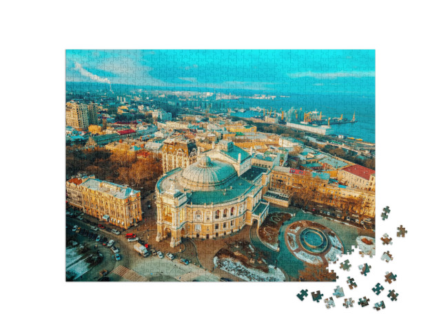 puzzle 1000 dílků „Pohled na město z ptačí perspektivy, střechy Oděsy ze vzduchu“