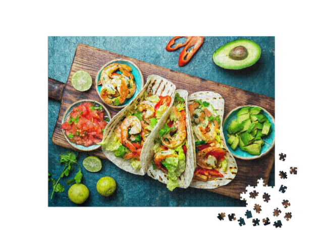 puzzle 1000 dílků „Mexická kuchyně: Krevetové tacos se salsou, zeleninou a avokádem“