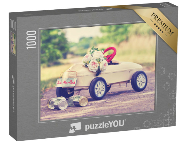 puzzle 1000 dílků „svatební auto s navlečenými plechovkami a kyticí“
