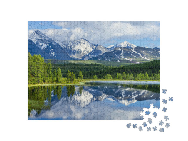 puzzle 1000 dílků „Divoké horské jezero v pohoří Altaj“