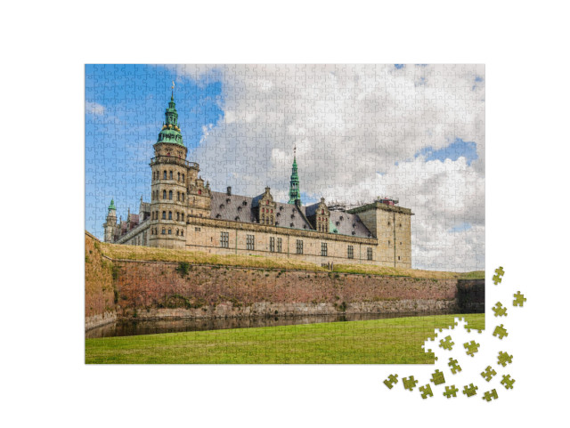 puzzle 1000 dílků „Panoramatický pohled na cihlovou zeď kolem hradu Kronborg, Helsingor“