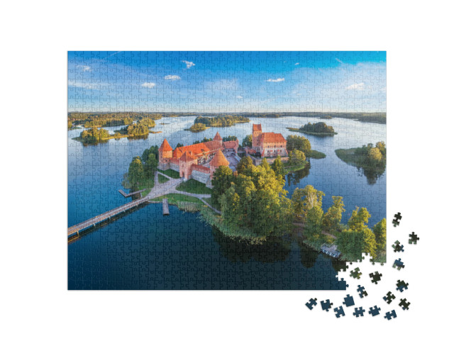 puzzle 1000 dílků „Hrad Trakai: středověký gotický ostrovní hrad v jezeře Galve, Litva“