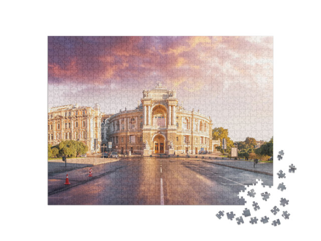 puzzle 1000 dílků „Panorama Oděsy s operou a divadlem, Ukrajina“