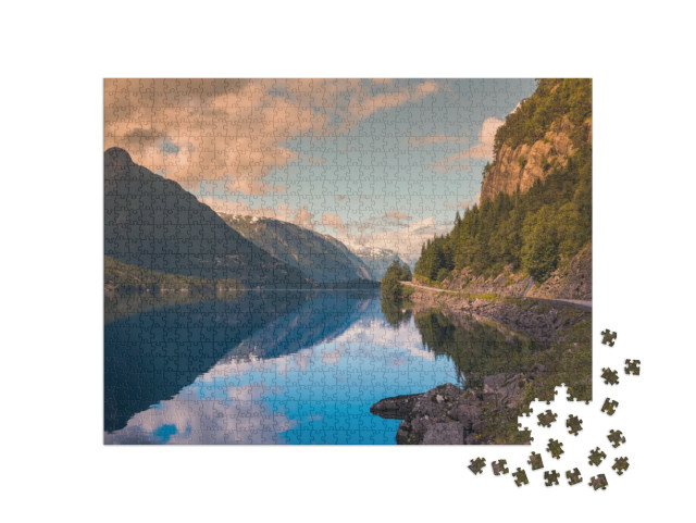 puzzle 1000 dílků „Letní Hardangerfjord u Trolltungy, Norsko“