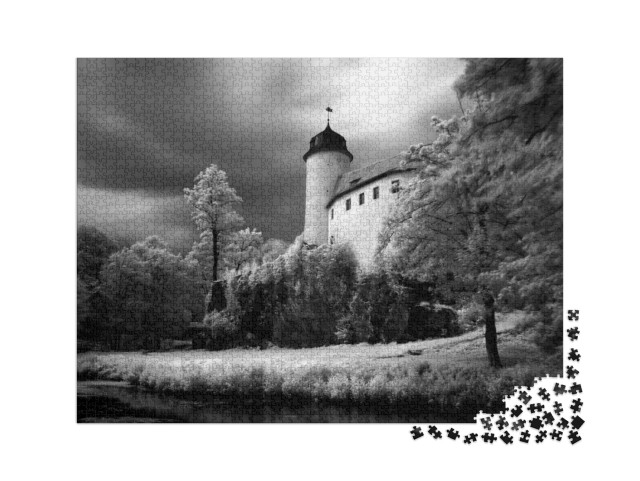 puzzle 2000 dílků „Hrad Rabenstein u Chemnitz, černobíle“