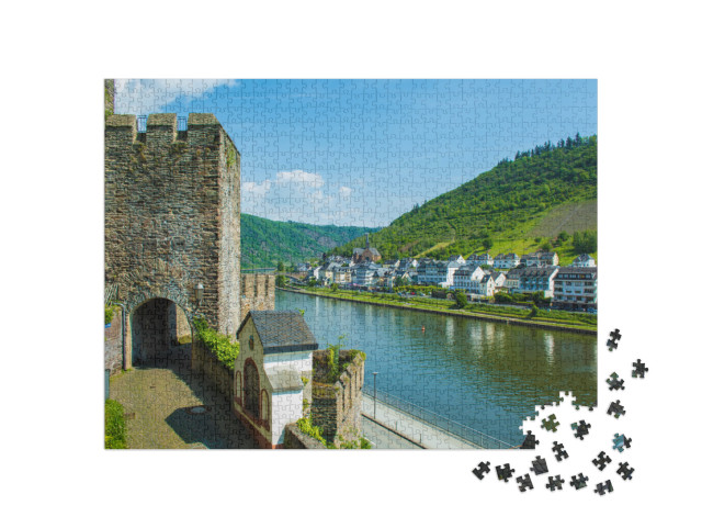 puzzle 1000 dílků „Malebné městečko Cochem na řece Moselle v Porýní-Falci, Německo“