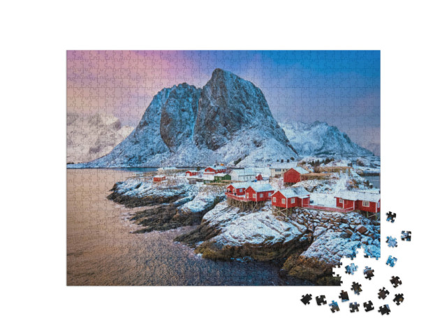 puzzle 1000 dílků „Rybářská vesnice na Lofotských ostrovech: Východ slunce v zimě, Norsko“