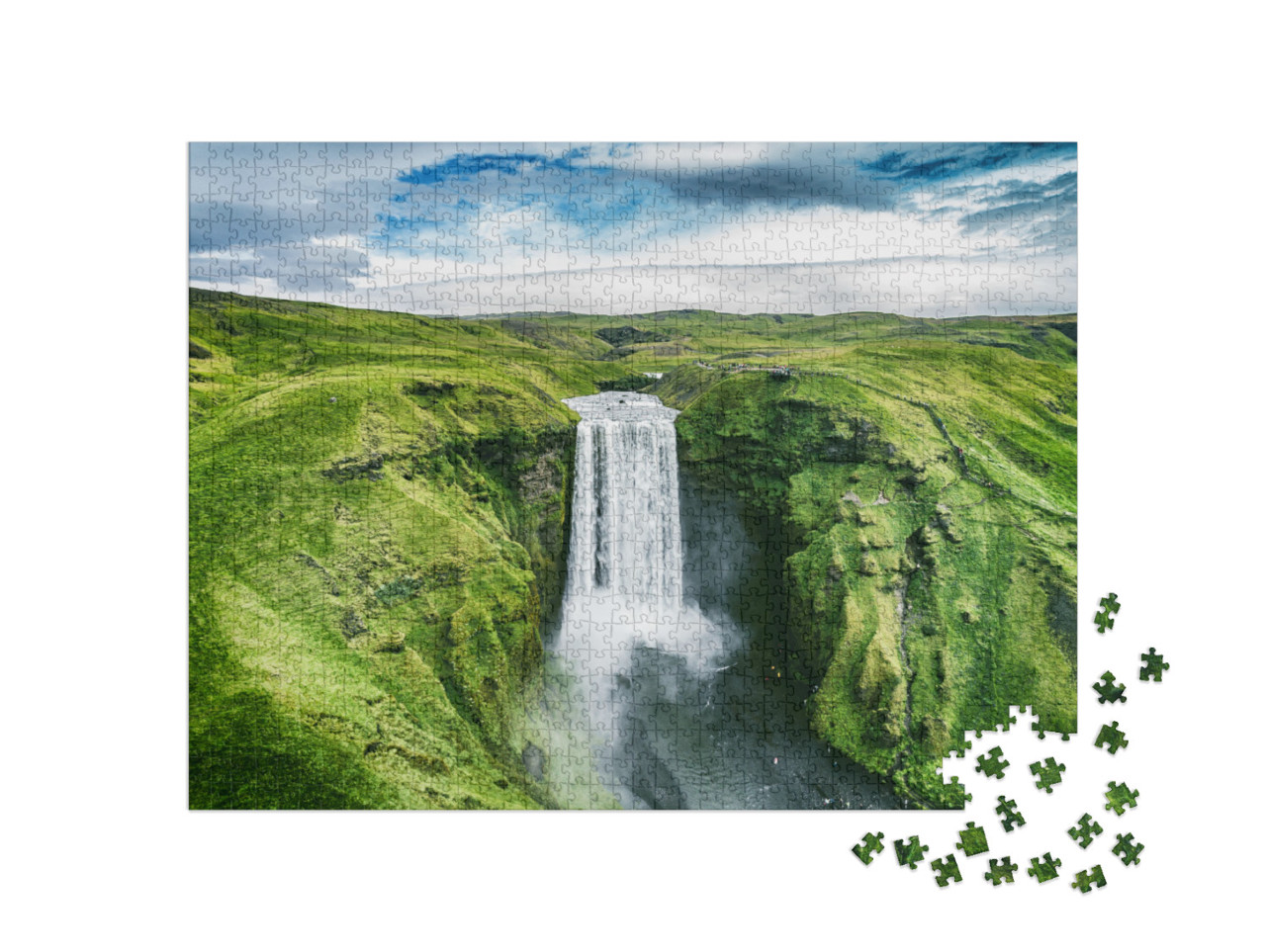 puzzle 1000 dílků „Island: vodopád Skogafoss uprostřed přírody“