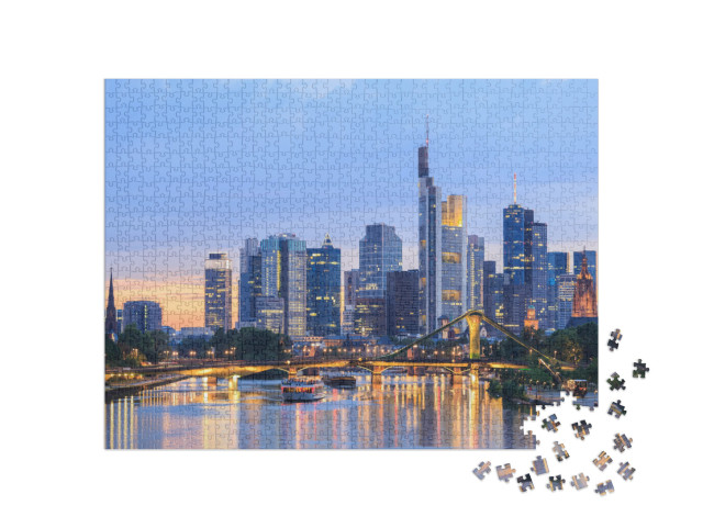 puzzle 1000 dílků „Panorama Frankfurtu nad Mohanem za soumraku, Německo“