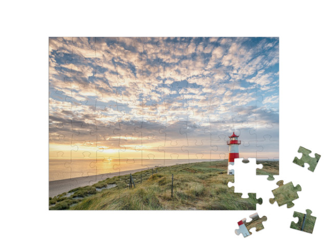 puzzle 100 dílků „Červený maják na ostrově Sylt, Severní Frísko, Šlesvicko-Holštýnsko, Německo“