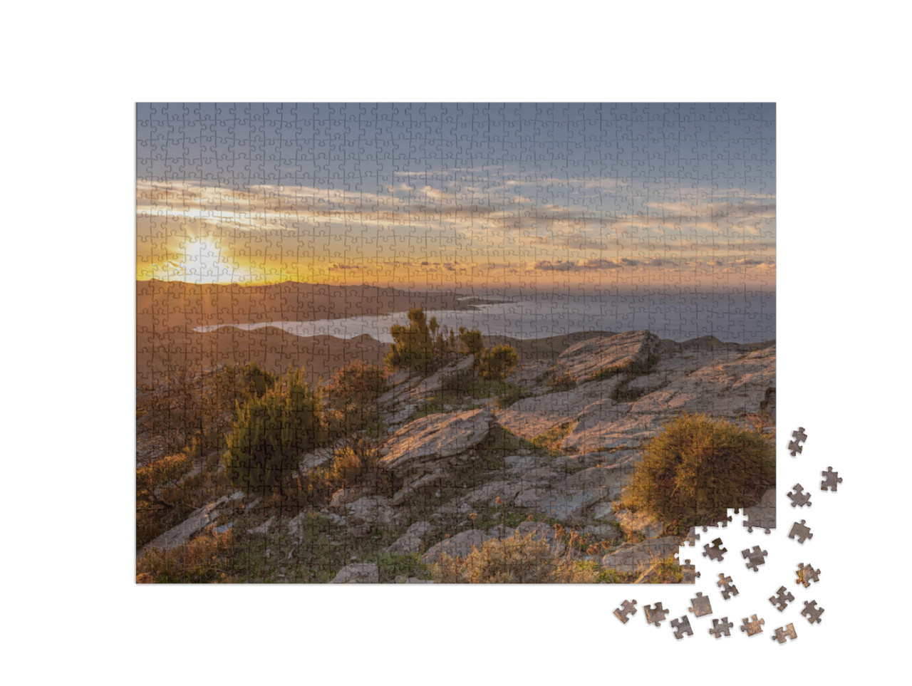 puzzle 1000 dílků „Podzimní vegetace v horách Korsiky s mořem v pozadí“