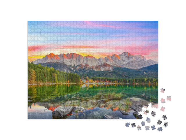 puzzle 1000 dílků „Podzimní krajina jezera Eibsee před vrcholem Zugspitze při západu slunce“