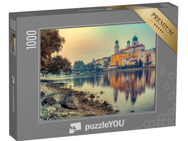 puzzle 1000 dílků „Pasov za podzimního večera, Bavorsko, Německo“