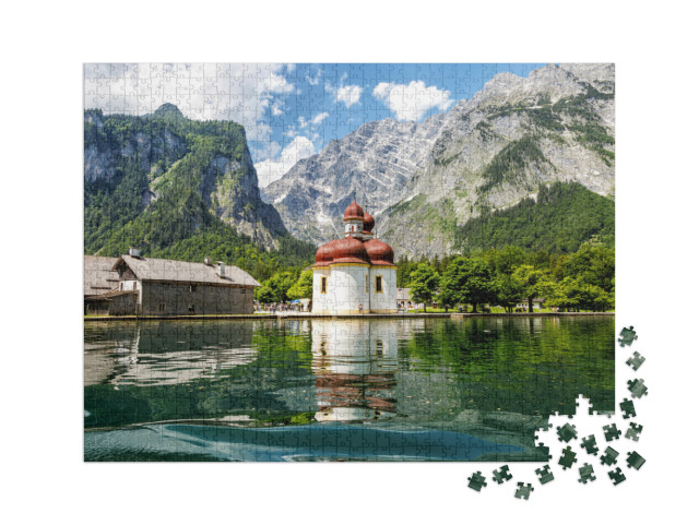 puzzle 1000 dílků XXL „Pohled na kostel svatého Bartoloměje od jezera Königssee, Bavorsko“