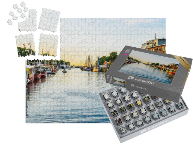 SMART SORTED® | Puzzle 1000 dílků „Kanál s loděmi a Baltským mořem ve Warnemünde, Rostock, Německo“