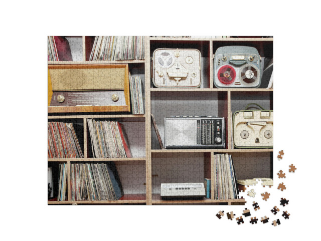 puzzle 1000 dílků „Sbírka historických rádií, gramofonů a vinylových desek“