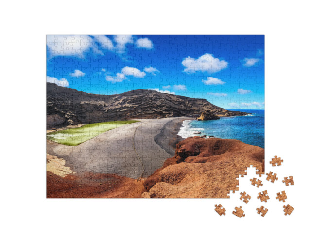 puzzle 500 dílků „Sopečný kráter se zeleným jezerem u El Golfo, ostrov Lanzarote, Španělsko“