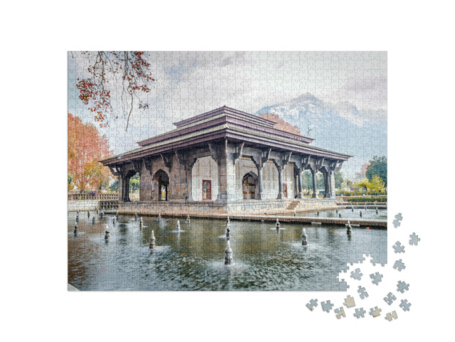 puzzle 1000 dílků „Mughalské dědictví v zahradě Shalimar Bagh v Kašmíru“