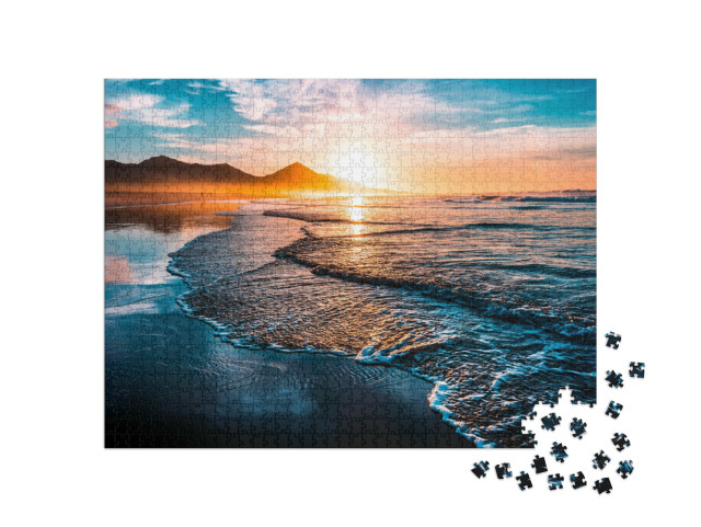 puzzle 1000 dílků „Západ slunce nad mírnými vlnami na pláži“
