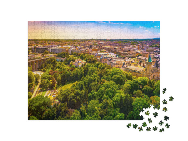 puzzle 1000 dílků „Panoramatický pohled na Lucemburk ze vzduchu v létě“