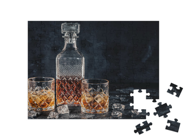 puzzle 100 dílků „Sklenice na whisky se čtvercovou karafou“