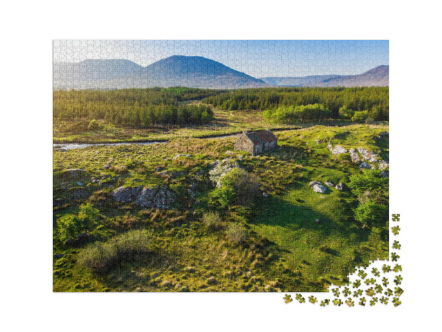 puzzle 2000 dílků „Kamenná chata v Connemara, Irsko“