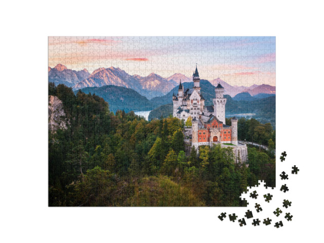 puzzle 1000 dílků „Alpské panorama se zámkem Neuschwanstein při východu slunce, Bavorsko“