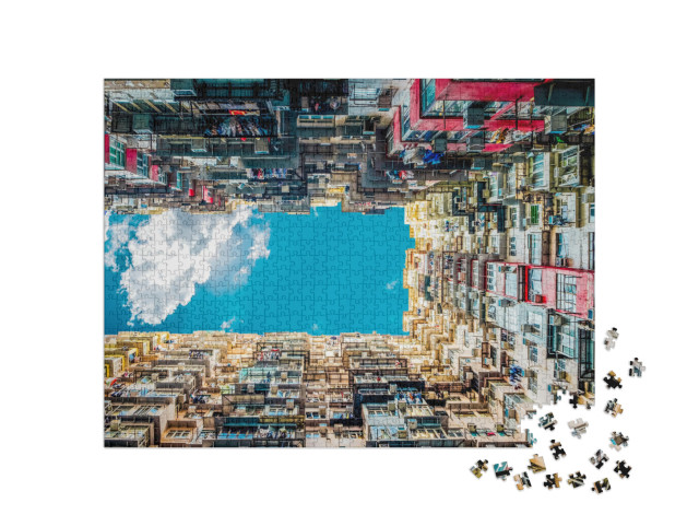 puzzle 1000 dílků „Architektura ze vzrušující perspektivy zdola proti obloze“