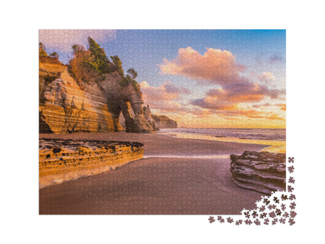 puzzle 2000 dílků „Západ slunce na skalnaté pláži v okrese Taranaki, Nový Zéland“