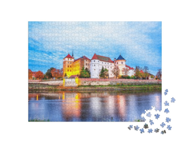 puzzle 1000 dílků „Malebný ranní pohled na hrad Hartenfels na břehu Labe“